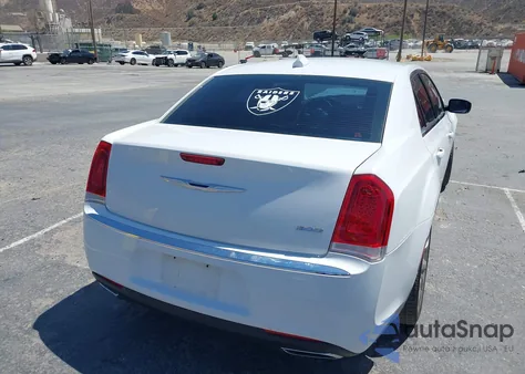 2018 Chrysler 300 Touring L из США, поврежденный, VIN 2C3CCAAG0JH177106